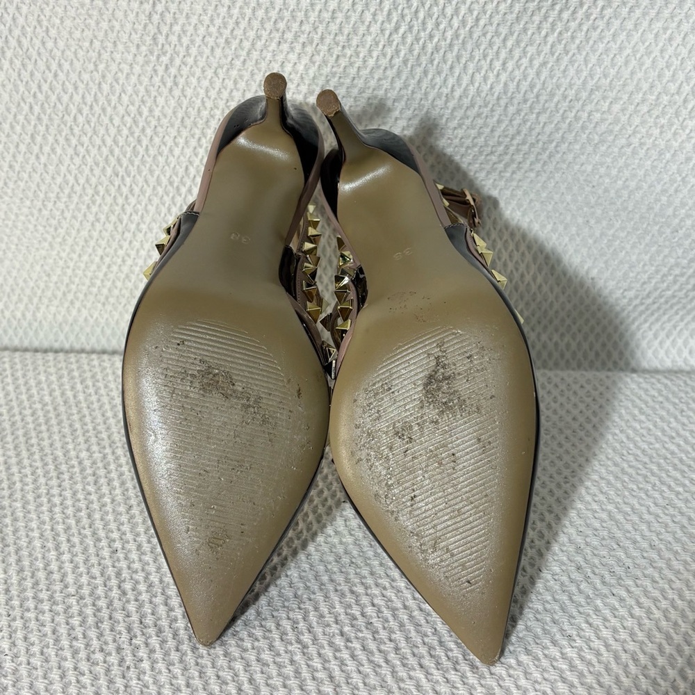 Valentino Garavani Sz 38 Black and Tan Studded Heels Slinbacks Pointy Toe - Picture 8 of 10